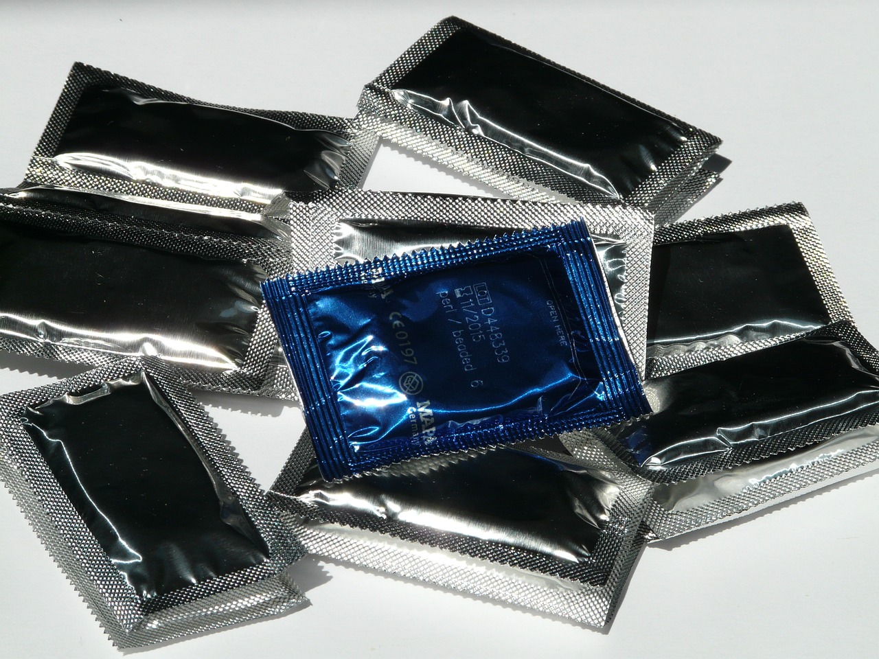 různé prezervativy